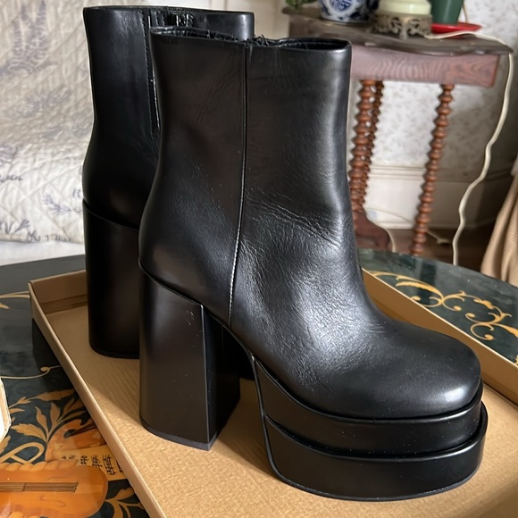 Steve Madden Black Heeled Boots NWT - Picture 2 of 4